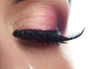 Najpopularniejsze metody przedłużania rzęs – sprawdź, jak wydłużyć i podkręcić rzęsy!