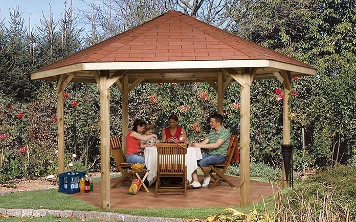 Drewniany domek narzędziowy