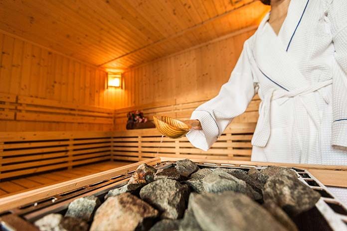 Sauna na podczerwień i jej pozytywny wpływ na skórę