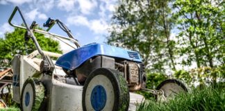 Czy można przewracać kosiarkę spalinową?