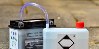 Jak można naładować akumulator przy przetwornicy?