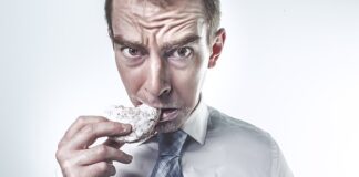 Do jakich koszul nie pasuje krawat?