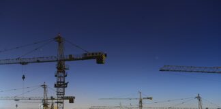 Jaką grubość piasku pod kostkę?