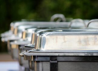 Co wrzucamy do poszczególnych pojemników? Co wrzucamy do poszczególnych pojemników?