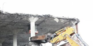 Jak zdemontować zbiornik na płyn do spryskiwaczy Golf 4?