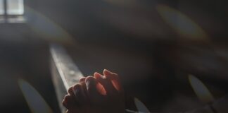 Jak długo trwa święcenie koszyczka?