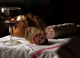 Czy w Wielką Sobotę można jeść kiełbasę?